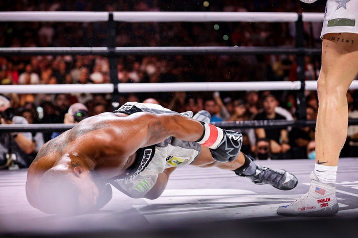 Tyron Woodley tiếp tục đấu quyền Anh bất chấp bị Jake Paul hạ KO, muốn chơi 4 trận trong năm 2022 - Ảnh 1.