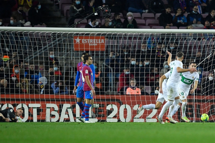 Dàn sao trẻ thi nhau tỏa sáng giúp Barca thắng nhọc Elche - Ảnh 4.