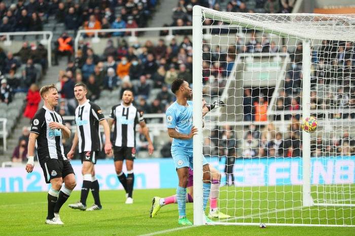 Hủy diệt &quot;đại gia&quot; Newcastle, Man City bứt phá ở ngôi đầu Ngoại hạng Anh - Ảnh 5.