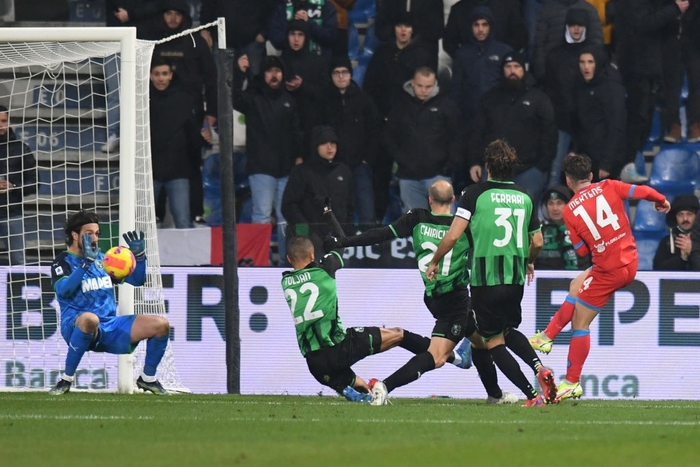 Đánh rơi chiến thắng vào phút cuối, Napoli vẫn giữ ngôi đầu nhưng bị Milan thu hẹp khoảng cách - Ảnh 6.