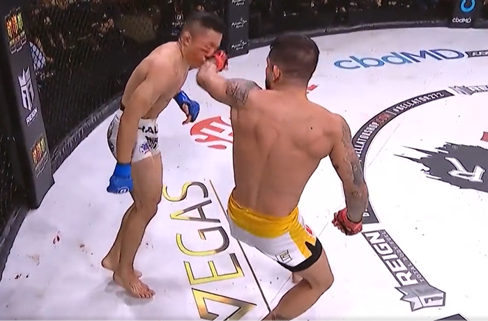 Sergio Pettis hạ đo ván Kyoji Horiguchi bằng "cú KO của năm", bảo vệ thành công đai vô địch Bellator - Ảnh 3.