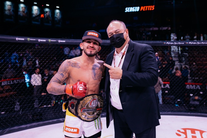 Sergio Pettis hạ đo ván Kyoji Horiguchi bằng "cú KO của năm", bảo vệ thành công đai vô địch Bellator - Ảnh 5.