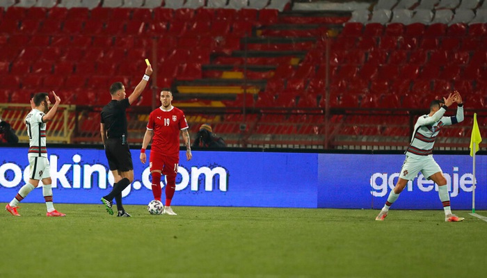 Ronaldo nổi điên với trọng tài, ném băng đội trưởng và tự rời khỏi trận đấu vì bàn thắng hợp lệ nhưng bị từ chối - Ảnh 6.