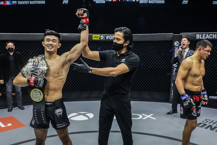 ONE Championship: Christian Lee "hủy diệt" đối thủ sau 2 phút, Janet Todd giành chiến thắng bằng đòn đá uy lực - Ảnh 3.