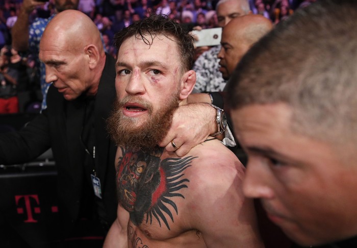 Conor McGregor chính thức thoát cáo buộc "khoe thân nơi công cộng" - Ảnh 1.