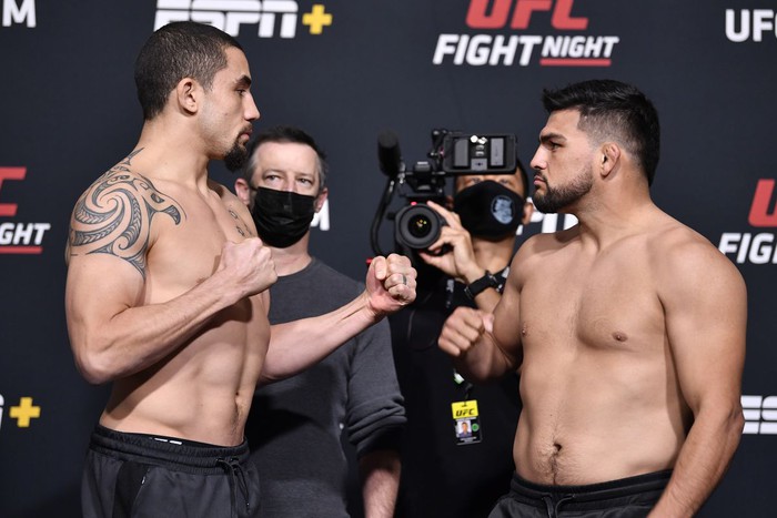 Robert Whittaker đánh bại Kelvin Gastelum sau 5 hiệp, đòi tái đấu cùng Israel Adesanya - Ảnh 1.