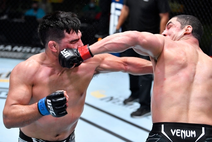 Robert Whittaker đánh bại Kelvin Gastelum sau 5 hiệp, đòi tái đấu cùng Israel Adesanya - Ảnh 3.