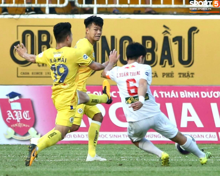 HAGL 1-0 Hà Nội FC: Xuân Trường ghi siêu phẩm - Ảnh 1.