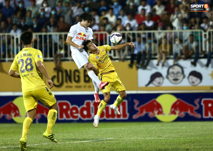Xuân Trường lập siêu phẩm giúp HAGL đánh bại Hà Nội FC - Ảnh 2.