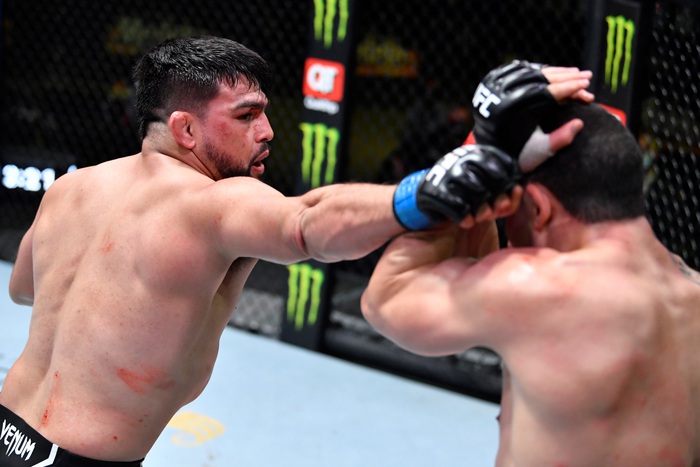 Robert Whittaker đánh bại Kelvin Gastelum sau 5 hiệp, đòi tái đấu cùng Israel Adesanya - Ảnh 4.