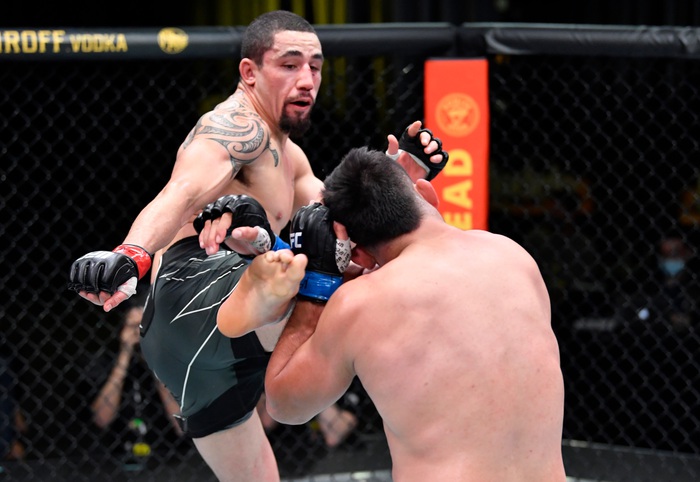 Robert Whittaker đánh bại Kelvin Gastelum sau 5 hiệp, đòi tái đấu cùng Israel Adesanya - Ảnh 2.