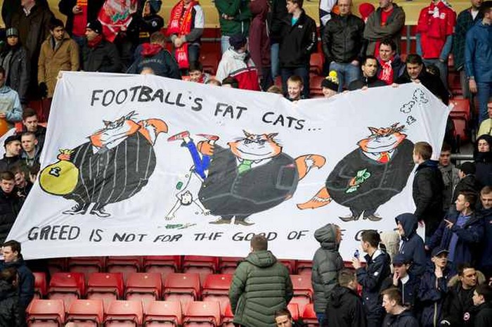 Biến căng ở Liverpool: Fan gỡ bỏ tất cả biểu ngữ và cờ để phản đối Super League - Ảnh 4.