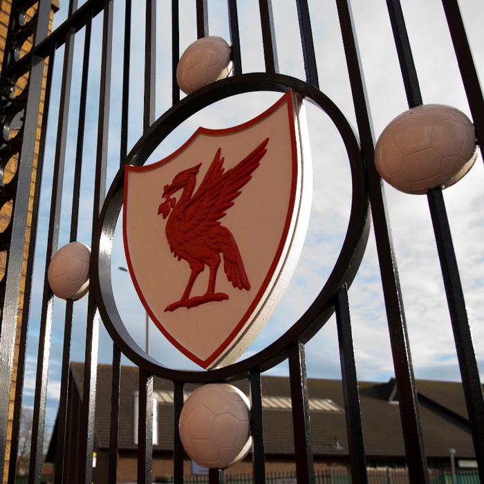 Biến căng ở Liverpool: Fan gỡ bỏ tất cả biểu ngữ và cờ để phản đối Super League - Ảnh 5.
