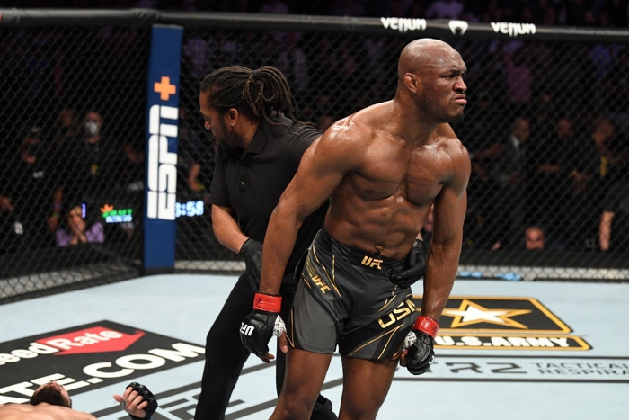 Kamaru Usman đánh bất tỉnh Jorge Masvidal, bảo vệ thành công đai vô địch bán trung UFC - Ảnh 4.