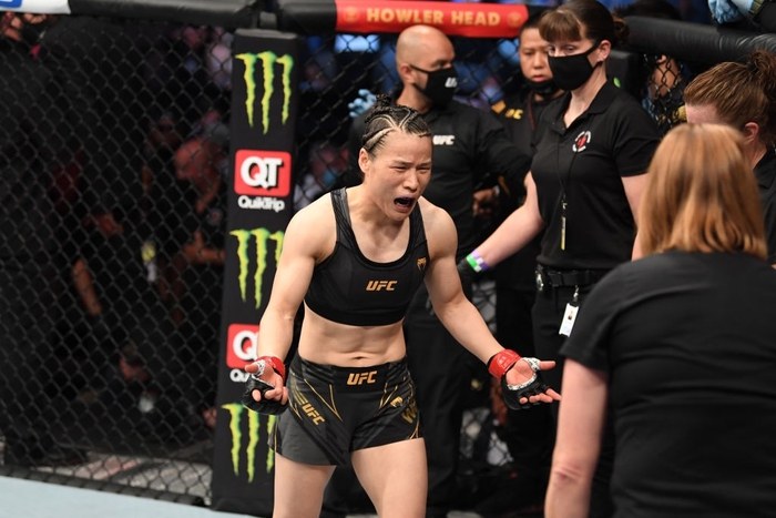 Rose Namajunas "phế ngôi" của Zhang Weili sau chiến thắng bằng knock-out đẹp mắt - Ảnh 4.