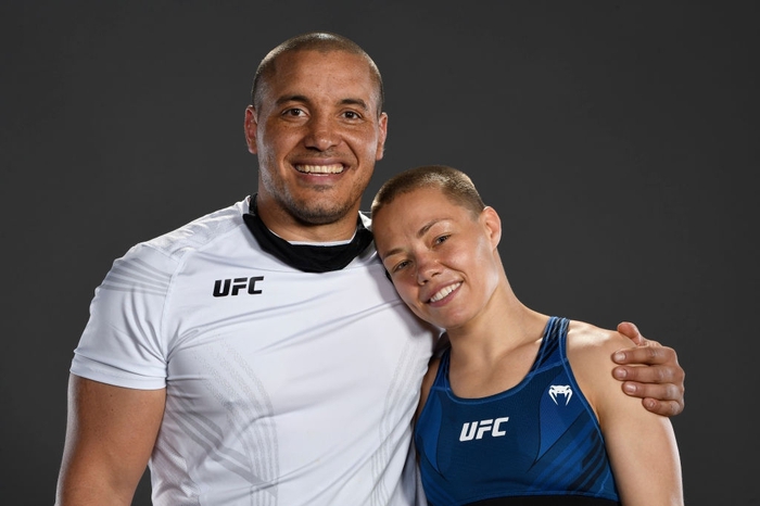 Rose Namajunas và chuyện tình cùng cựu võ sĩ hạng nặng Pat Barry: Bắt đầu bằng một cú đấm - Ảnh 1.