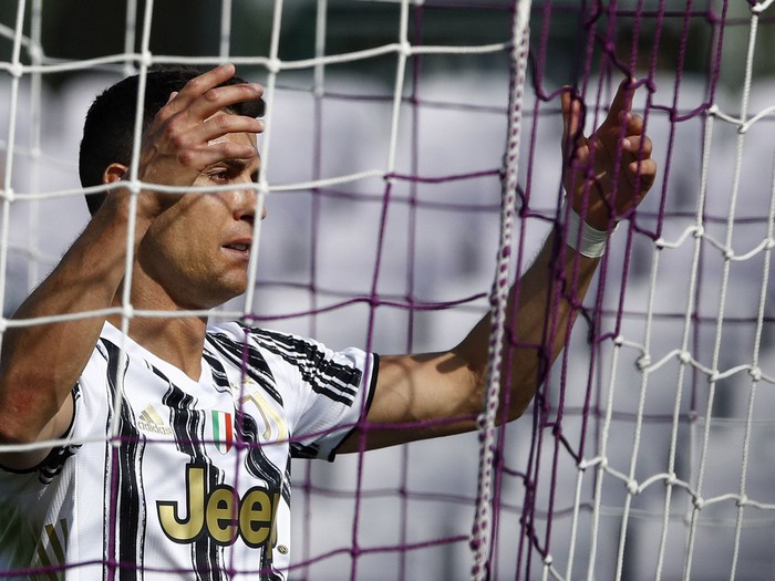 Tiết lộ sốc: Cristiano Ronaldo "cáu kỉnh và cô lập" với các đồng đội ở Juventus - Ảnh 3.
