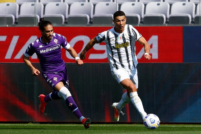 Tiết lộ sốc: Cristiano Ronaldo "cáu kỉnh và cô lập" với các đồng đội ở Juventus - Ảnh 2.