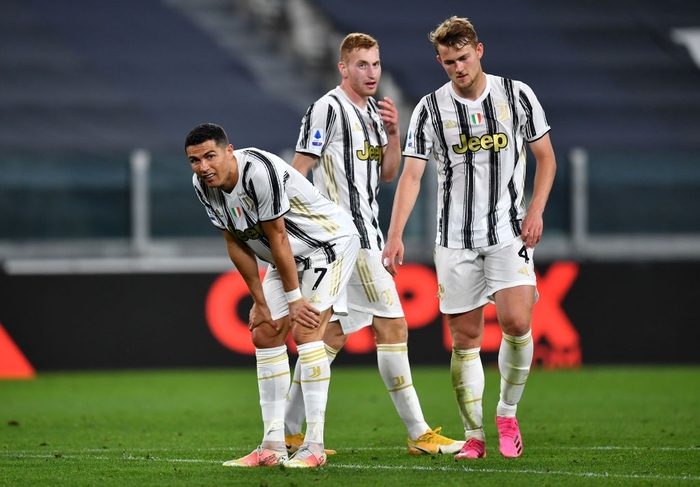 Ronaldo im lặng, Juventus thua tan nát trước AC Milan - Ảnh 1.