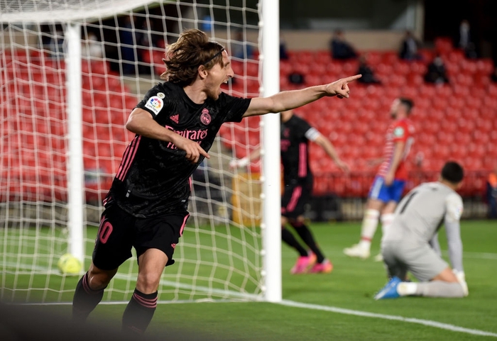 Đè bẹp Granada, Real Madrid phả hơi nóng vào cuộc đua vô địch La Liga - Ảnh 3.