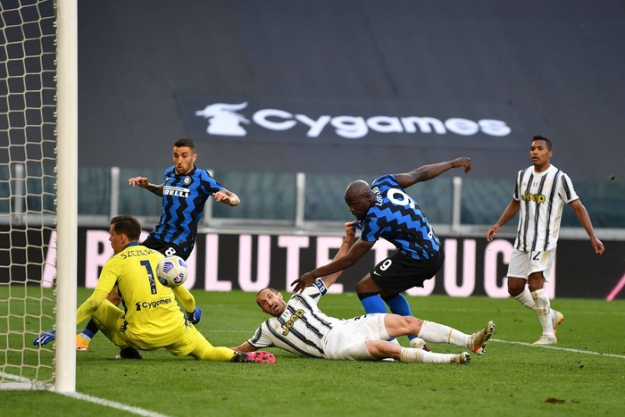 Juventus thắng sát nút Inter trong trận đấu điên rồ với 3 quả penalty và 2 thẻ đỏ - Ảnh 5.