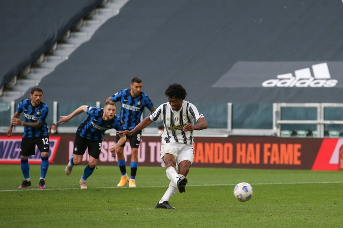 Juventus thắng sát nút Inter trong trận đấu điên rồ với 3 quả penalty và 2 thẻ đỏ - Ảnh 6.