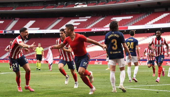 Atletico Madrid ngược dòng kịch tích trong 5 phút - Ảnh 1.