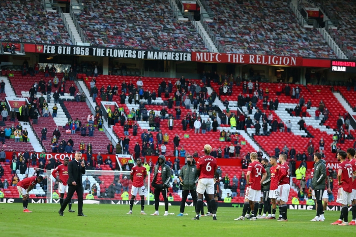 MU bị đội xuống hạng cầm hòa trong ngày Old Trafford đón khán giả trở lại - Ảnh 3.