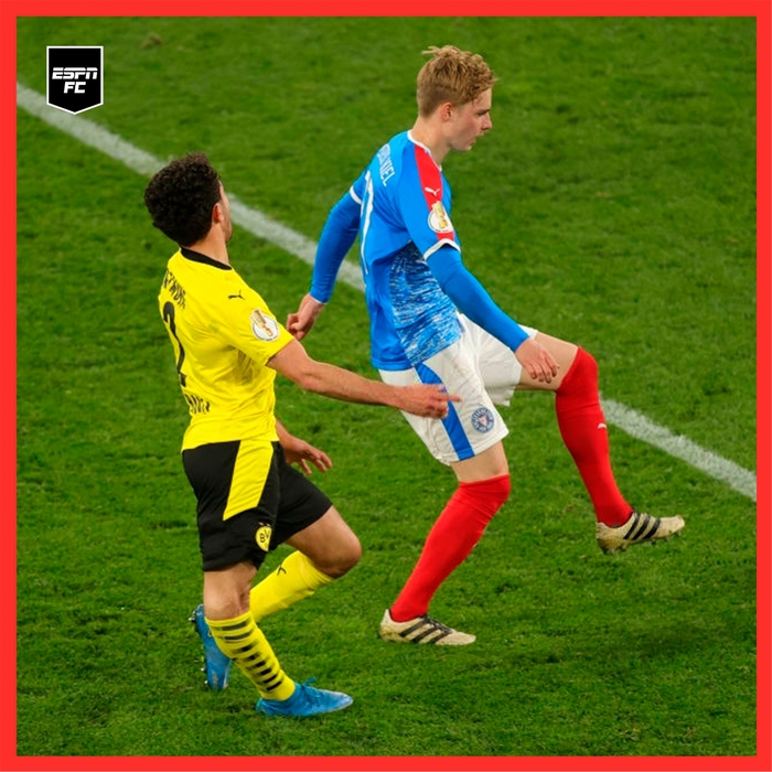 Chấn thương kinh hoàng của sao trẻ Dortmund: Gãy gập đầu gối, có nguy cơ giải nghệ sớm ở tuổi 21 - Ảnh 3.