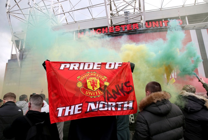 Sốc: Fan MU tràn vào sân Old Trafford, biểu tình giới chủ người Mỹ - Ảnh 7.