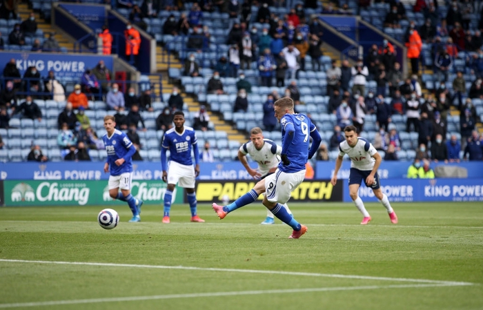 Leicester mất vé Champions League sau sai lầm không thể tha thứ của thủ môn đội trưởng - Ảnh 2.