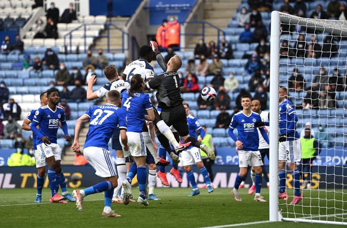 Leicester mất vé Champions League sau sai lầm không thể tha thứ của thủ môn đội trưởng - Ảnh 6.