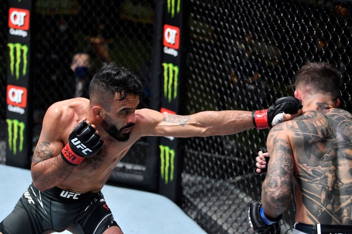 Rob Font đánh bại cựu vương Cody Garbrandt trong trận đấu tâm điểm tại UFC  - Ảnh 2.