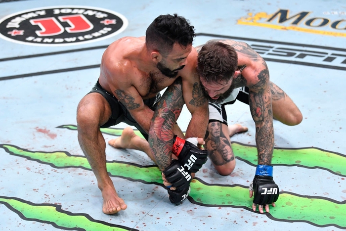 Rob Font đánh bại cựu vương Cody Garbrandt trong trận đấu tâm điểm tại UFC  - Ảnh 3.