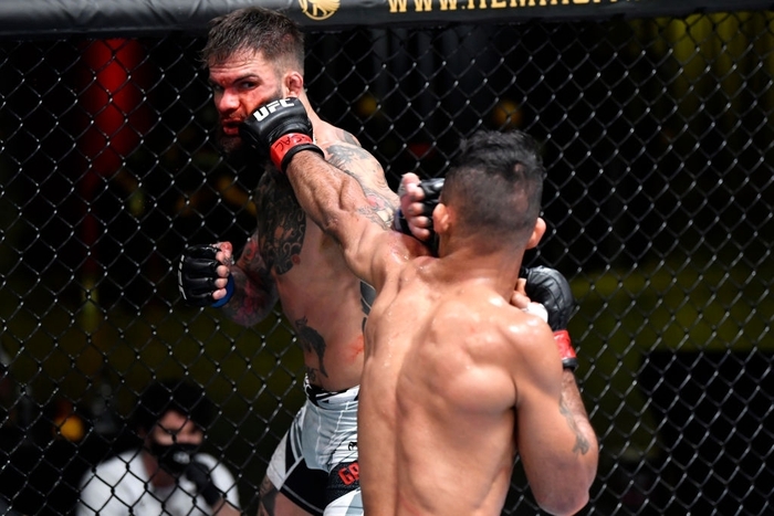 Rob Font đánh bại cựu vương Cody Garbrandt trong trận đấu tâm điểm tại UFC  - Ảnh 5.