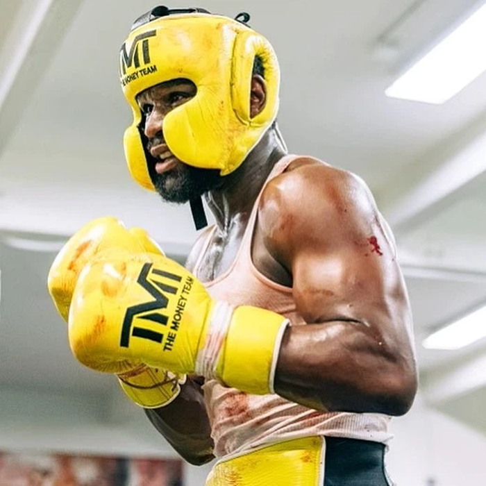 Bị Jake Paul chọc tức, Floyd Mayweather quyết "trút giận" lên cậu anh Logan - Ảnh 2.