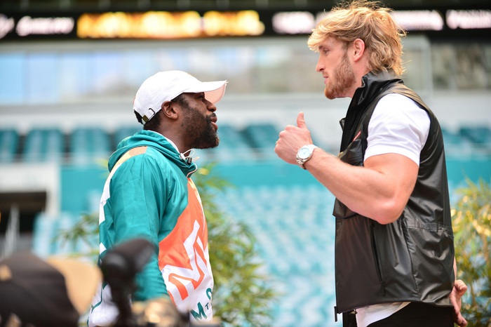 Bị Jake Paul chọc tức, Floyd Mayweather quyết "trút giận" lên cậu anh Logan - Ảnh 3.