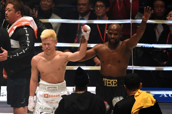 Floyd Mayweather vs Logan Paul - kèo đấu "độc hại" cho làng boxing - Ảnh 2.