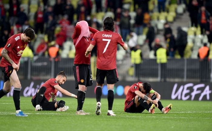 Bruno Fernandes bật khóc khi MU thua loạt luân lưu nghẹt thở ở chung kết Europa League - Ảnh 2.