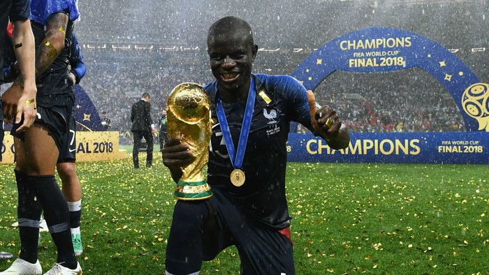 Điểm danh những cầu thủ từng giành cú đúp vô địch châu Âu và thế giới: N'Golo Kante hay Mason Mount có thể tiếp bước Cristiano Ronaldo hay Fernando Torres? - Ảnh 7.