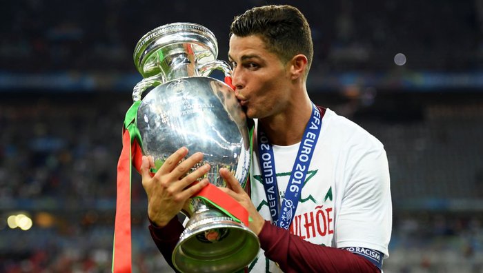 Điểm danh những cầu thủ từng giành cú đúp vô địch châu Âu và thế giới: N'Golo Kante hay Mason Mount có thể tiếp bước Cristiano Ronaldo hay Fernando Torres? - Ảnh 2.