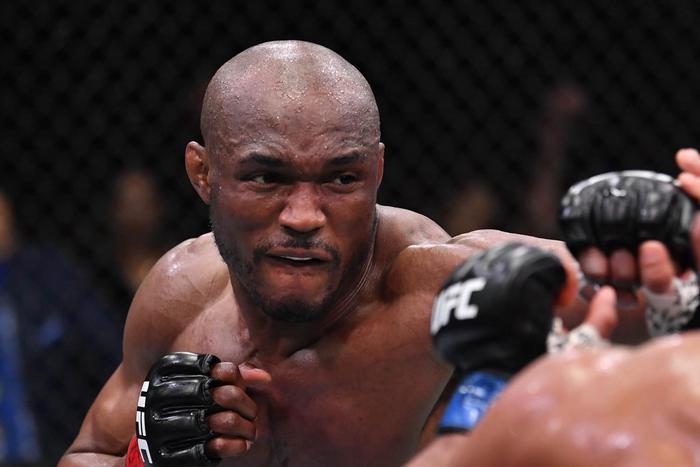 Kamaru Usman lên tiếng cảnh báo Jake Paul: Tôi có thể đẩy cậu vào hoàn cảnh tồi tệ nhất - Ảnh 2.