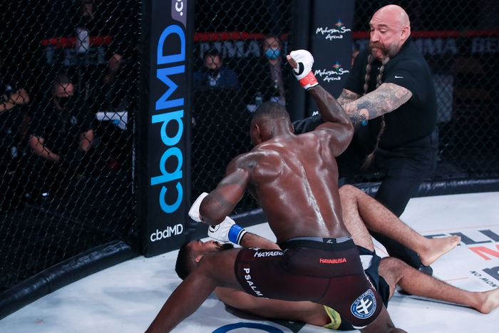 Anthony Johnson giành chiến thắng bằng knock-out trong ngày tái xuất võ đài sau 4 năm - Ảnh 3.