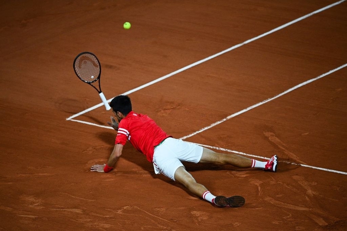 Djokovic đổ máu để đại chiến Nadal tại bán kết Roland Garros - Ảnh 2.