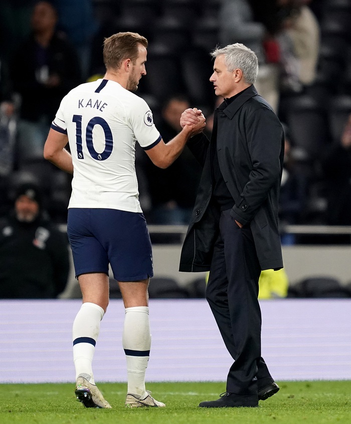 Vẫn "cay cú" Tottenham, Jose Mourinho xúi Harry Kane "hãy chơi bóng ở nơi khiến cậu hạnh phúc" - Ảnh 3.