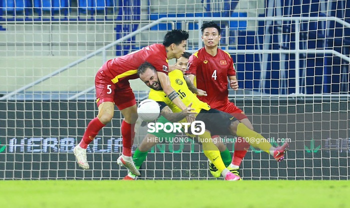 Thắng nghẹt thở Malaysia 2-1, tuyển Việt Nam tiến gần đến vòng loại cuối cùng World Cup 2022 - Ảnh 3.