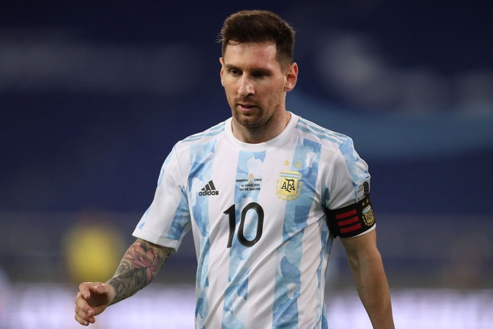 Messi nhận cú đúp "quả đắng": Hết ngã bò ra sân vì đi bóng bất thành, còn bị hậu vệ đối phương lừa qua "dễ như ăn kẹo" - Ảnh 1.