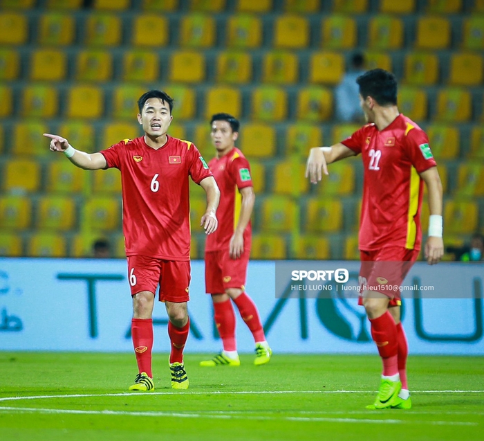 Chấm điểm cầu thủ Việt Nam vs UAE: Khác biệt mang tên Minh Vương - Ảnh 7.
