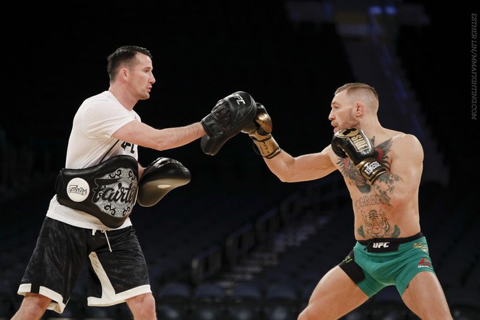 Floyd Mayweather, Nate Diaz cùng các đối thủ chia sẻ gì về sức mạnh từ những đòn đấm của Conor McGregor - Ảnh 4.