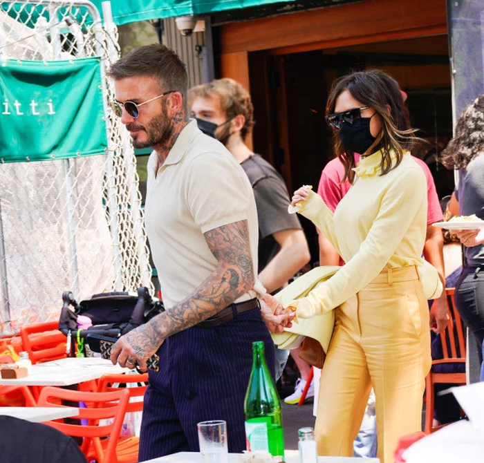 David Beckham gây sốt khi khoe body "chất lừ" ở tuổi 46, chứng kiến hình ảnh này bà xã Victoria có phản ứng bất ngờ - Ảnh 2.